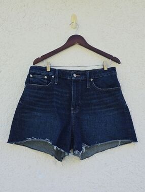 Madewell Curvy High-Rise Denim Shorts in Dark Wash - Raw Hem